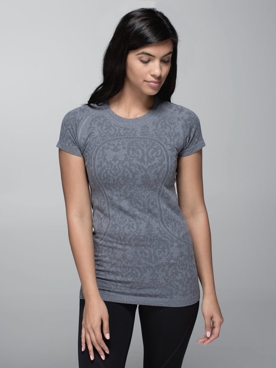 lululemon athletica Tops - Lululemon Swiftly Tech SS Print Top Womens Gray Heathered Size 8